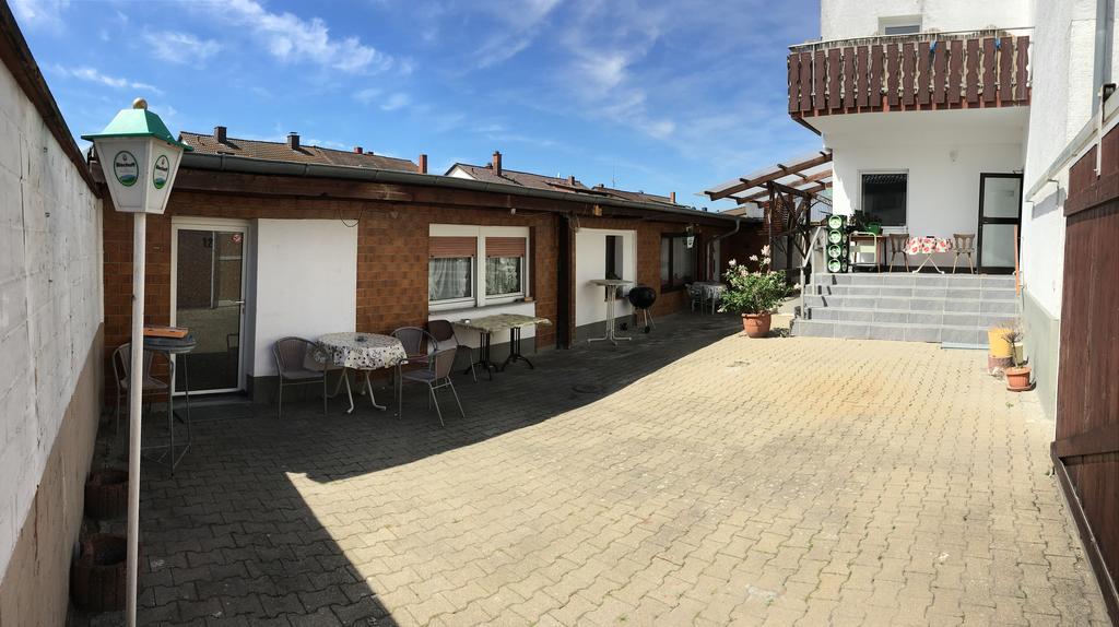 Gasthof Und Pension Mainzer Rad Schwetzingen Eksteriør billede